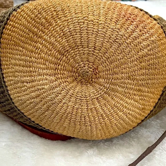 Elegant Woven Tote Bag in Tan and Brown - Picture 14 of 14